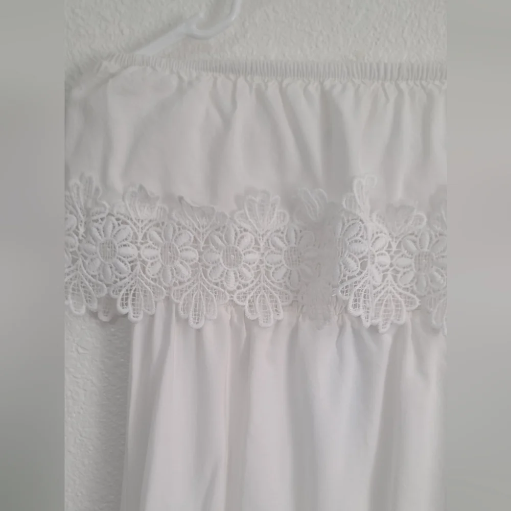 Solitaire White Lace Off-Shoulder Dress - Picture 4 of 11